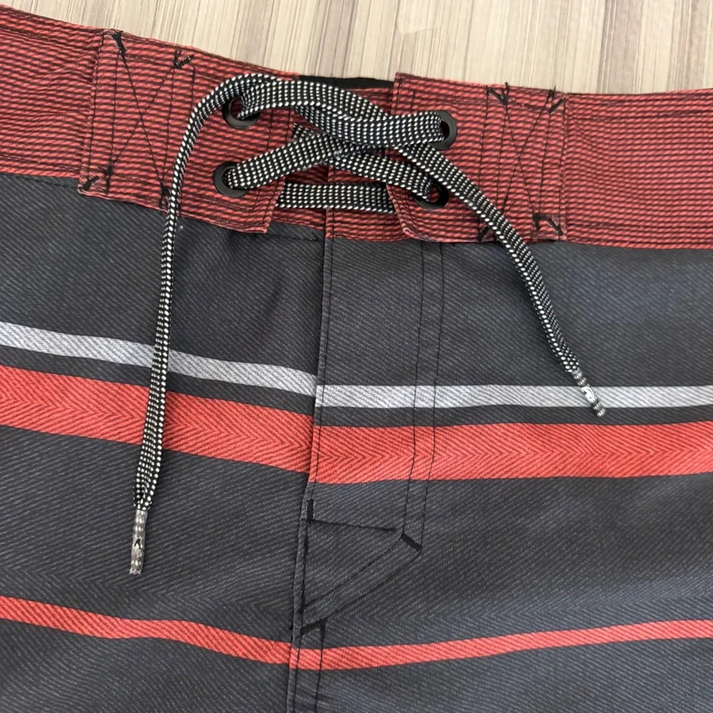 Ocean Current Board Shorts Mens 34 Red Black Striped Stretch Cargo Pocket Surf
